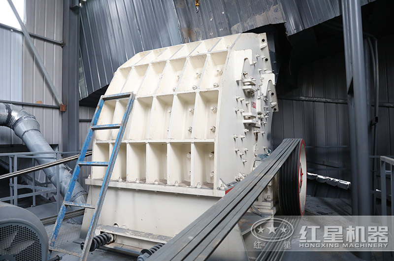石灰石破碎客戶現場，適用錘破機